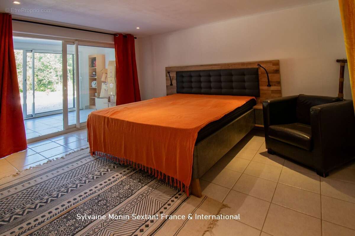 Maison rénovée tout confort avec logement indépendant, terrain clos et espace piscine - photo 16