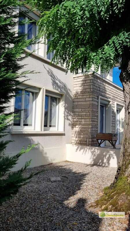 Maison à SAINT-YRIEIX-SUR-CHARENTE