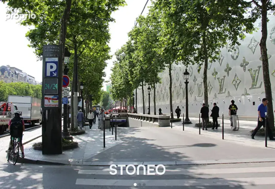 Parking à PARIS-8E