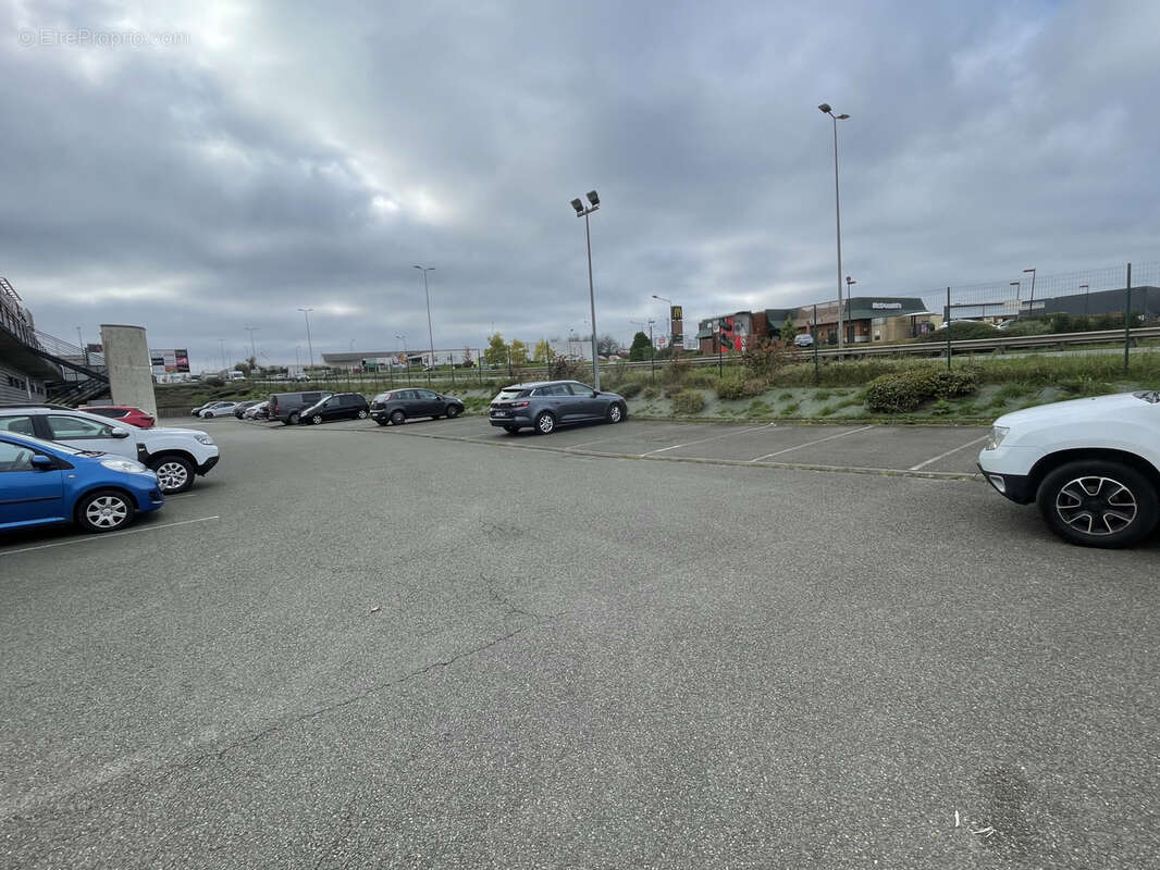 Commerce à LA CHAPELLE-SAINT-AUBIN