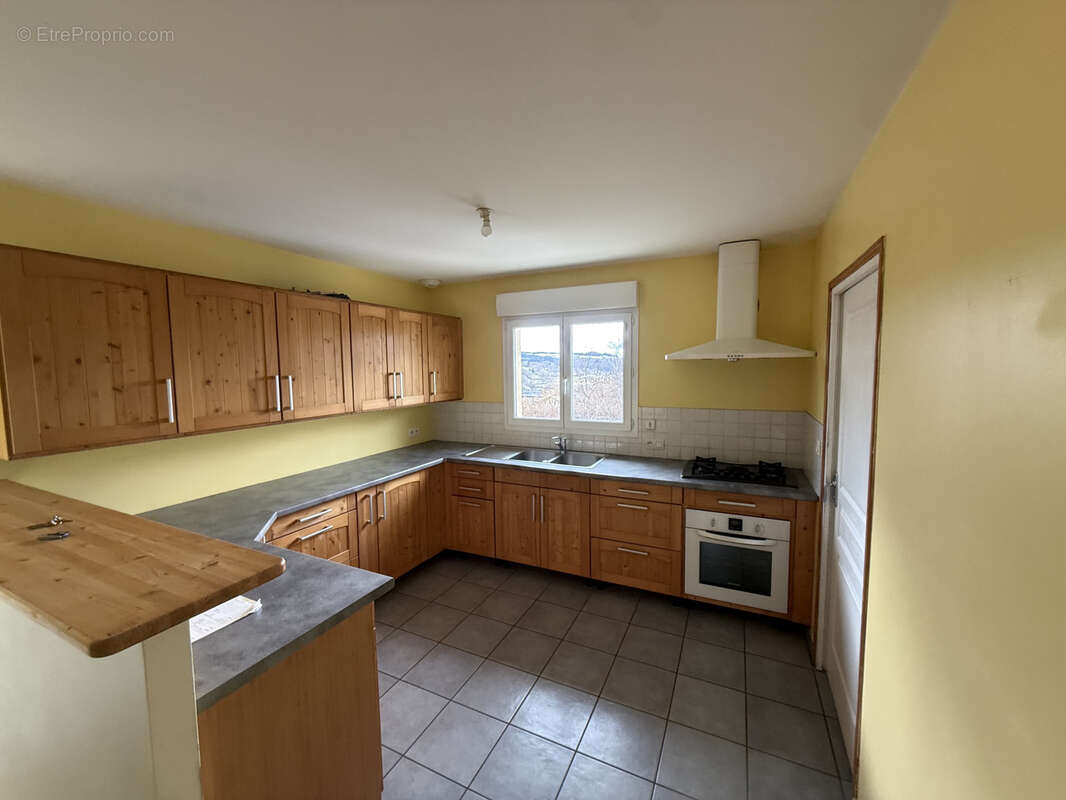 Maison à SAINT-JULIEN-CHAPTEUIL