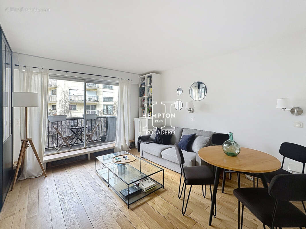 Appartement à PARIS-16E