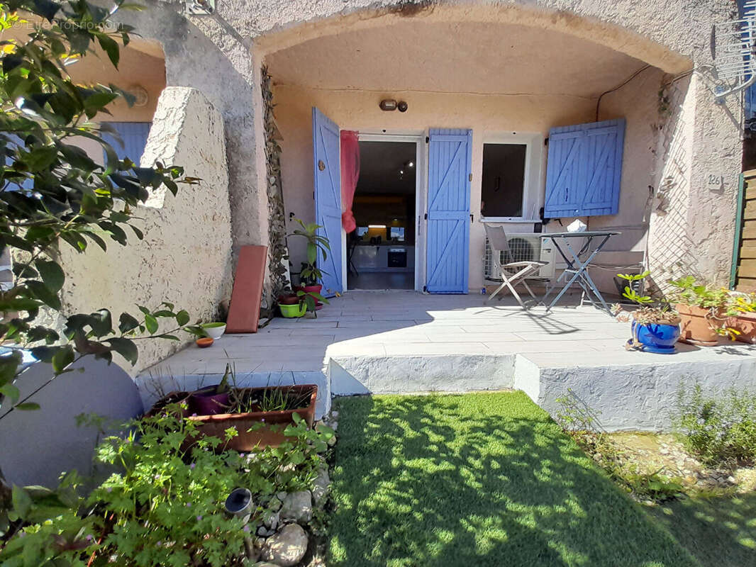 Lorgues, Au calme charmant studio avec jardinet , terrasse et vue dégagée. - photo 7