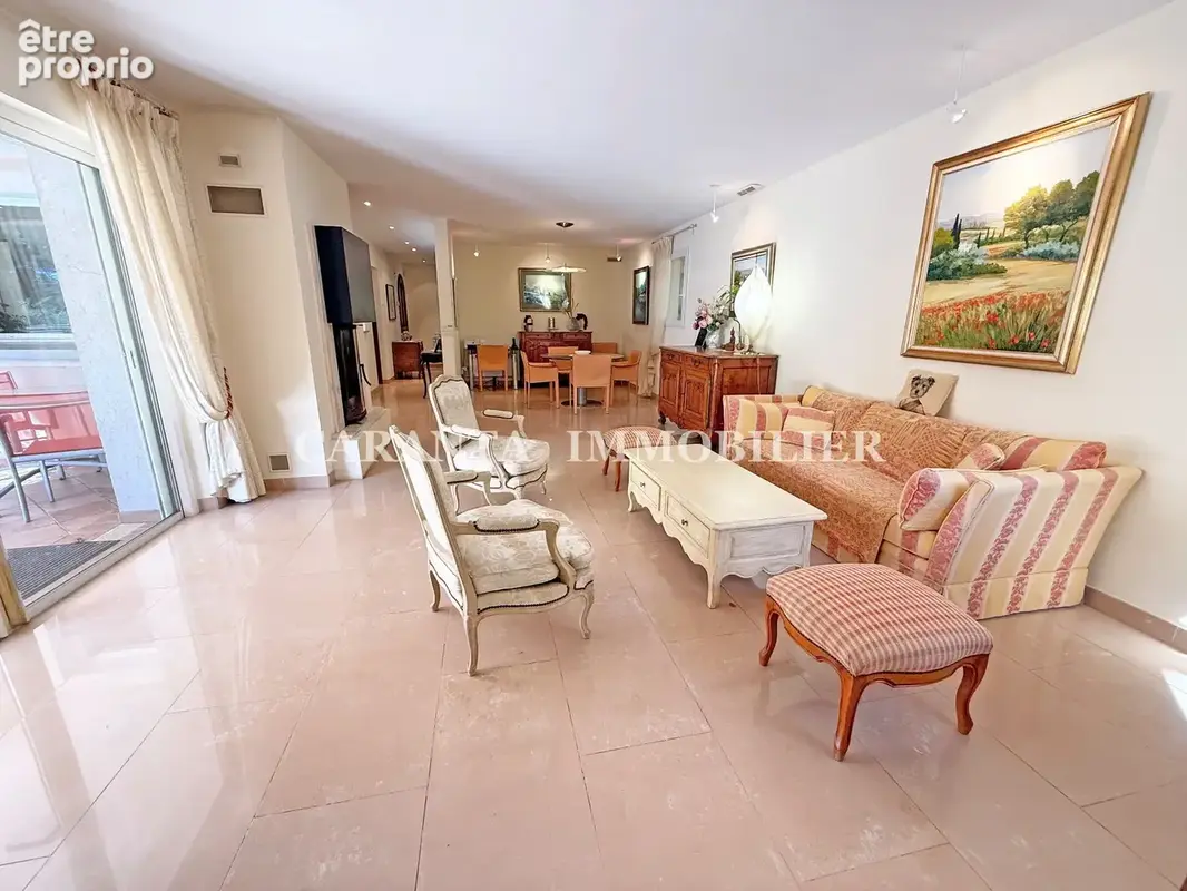 vente propriété 8 pièces Sainte Maxime avec piscine, garage et aperçu Mer à 400m du port. - photo 8