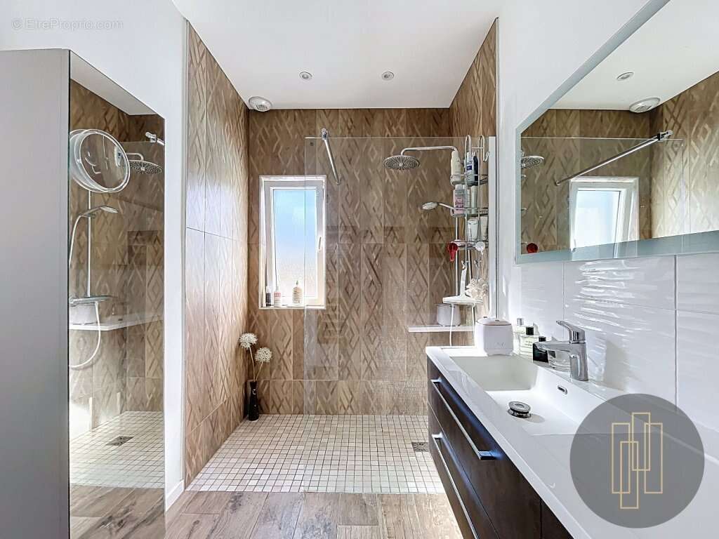 Maison à LACHASSAGNE