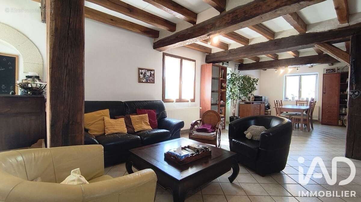 Maison 180 m² à Ouarville  - photo 2