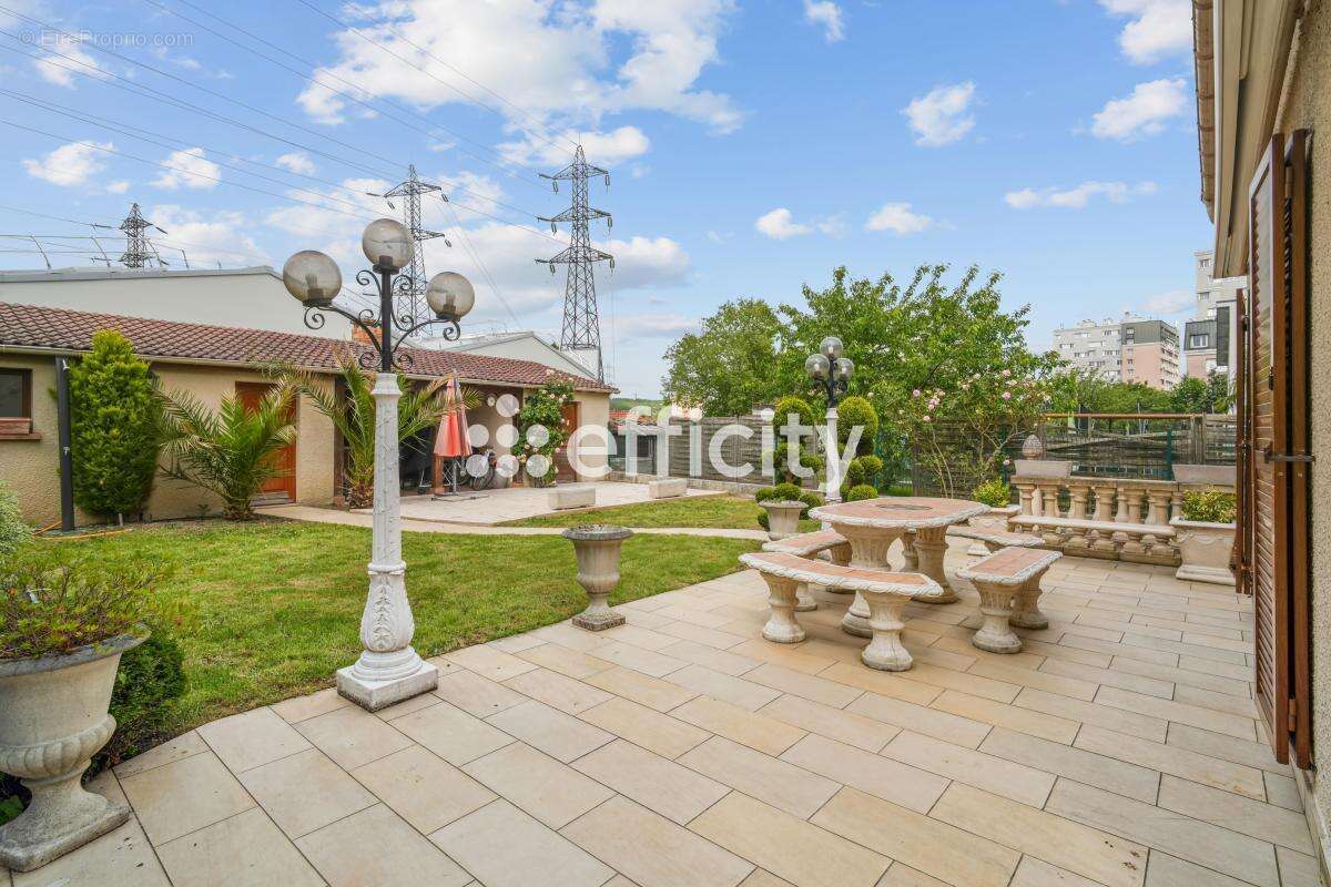 Maison à NEUILLY-SUR-MARNE