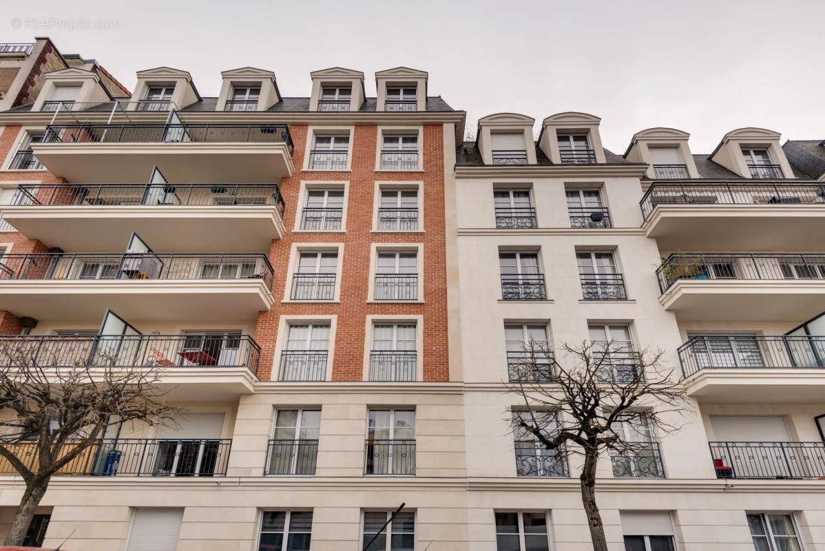 Appartement à LA GARENNE-COLOMBES