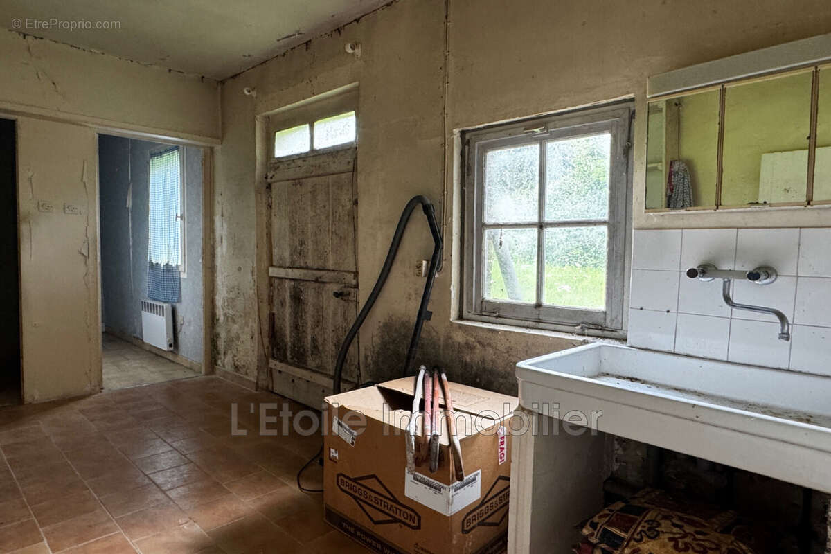 Maison 74 m² à Maheru  - photo 8