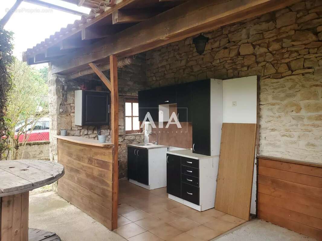 Maison à LES ADJOTS
