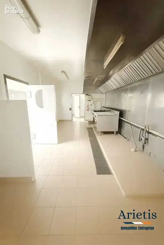Commerce 385 m² à Chateaubourg  - photo 1