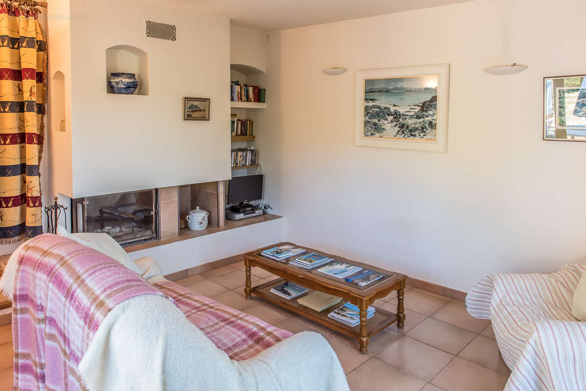 Villa vue sud - 630 m2 de jardin avec piscine - garage - photo 5