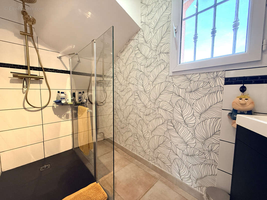 Maison à BAGNOLS-EN-FORET