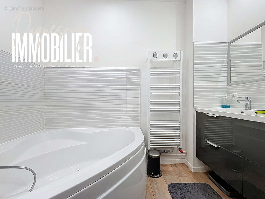 Maison à LA CHAPELLE-D'ARMENTIERES