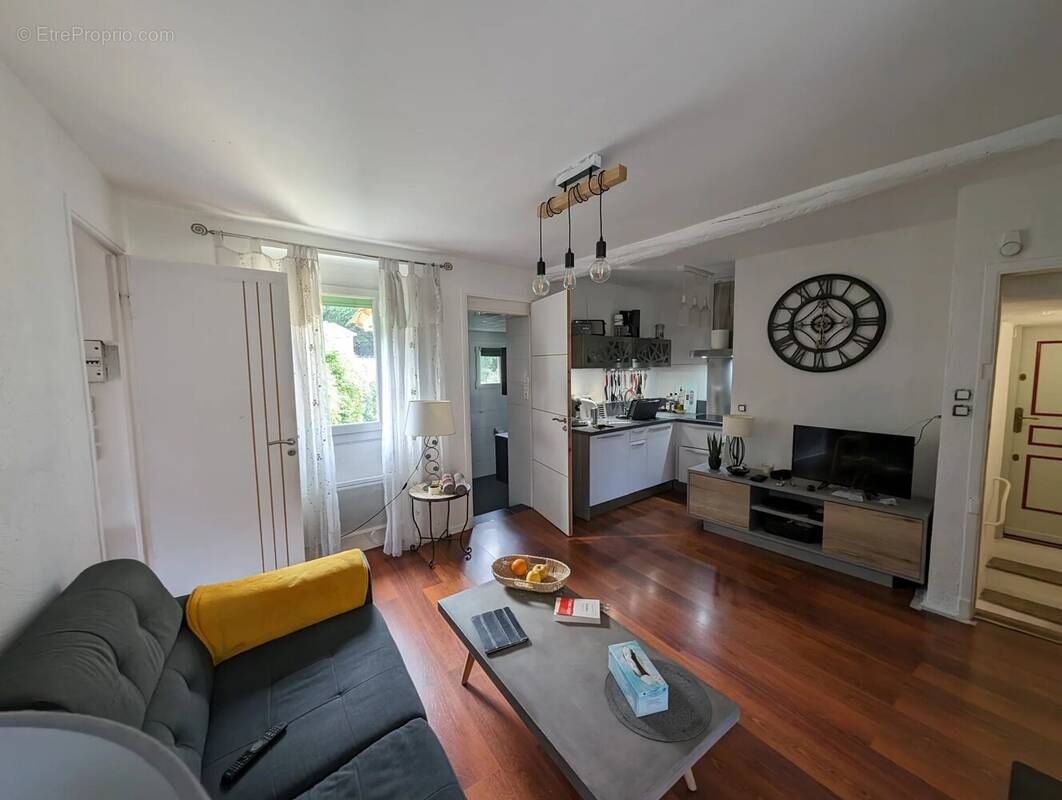 Appartement à CANTARON