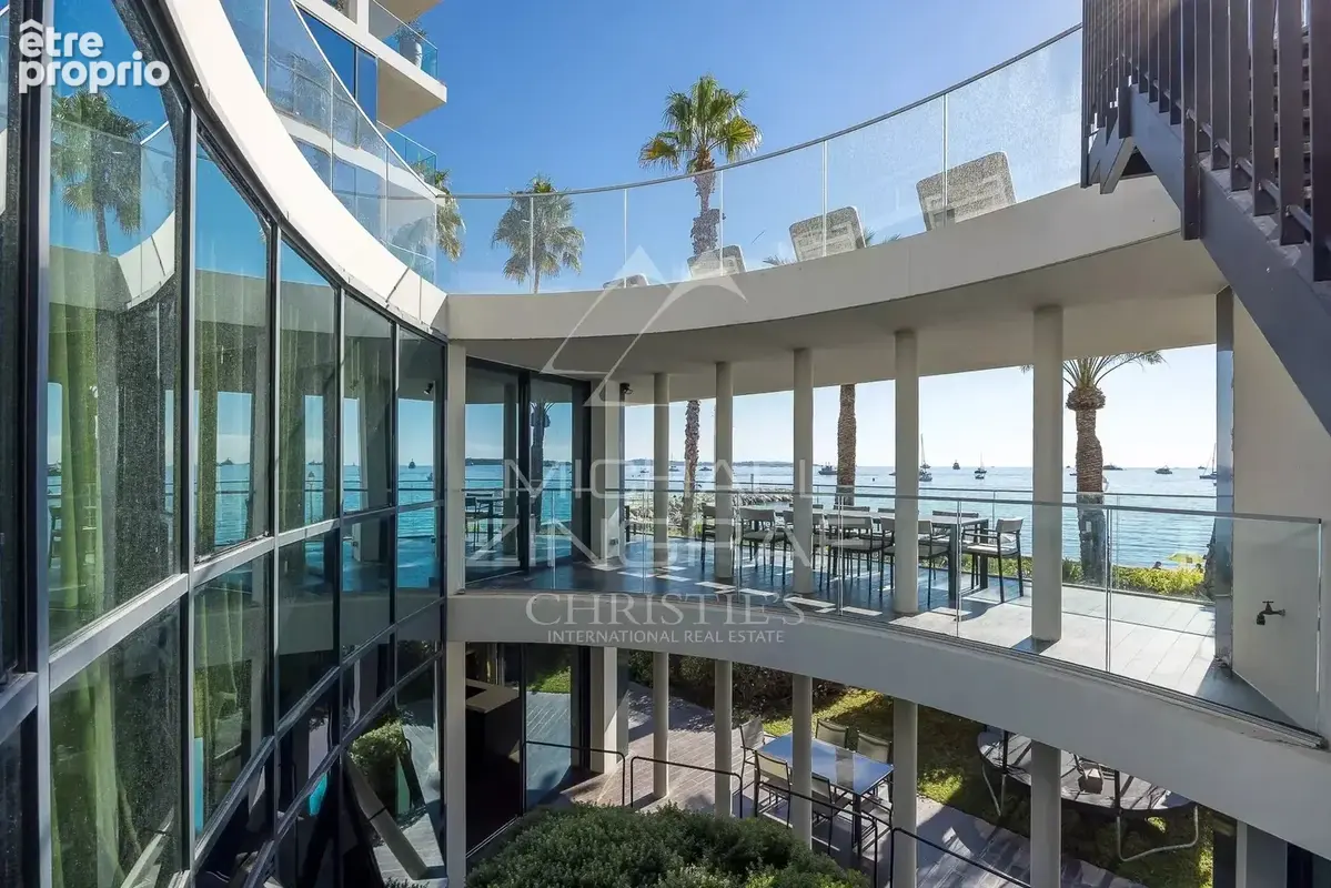 Cannes Palm Beach — Exceptionnel triplex de 462m2 en front de mer avec terrasses et jardin - photo 13
