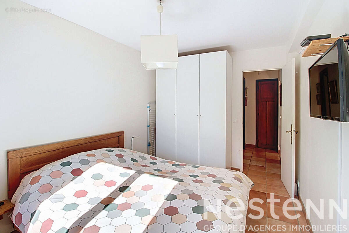 A VENDRE ! MAISON A  FIGANIERES - 81 m² environ + dépendance de 16 m² sur un terrain de 4495m² avec piscine - photo 11