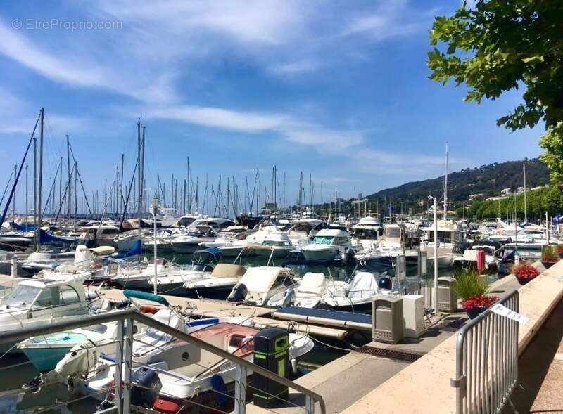 Appartement à VALLAURIS