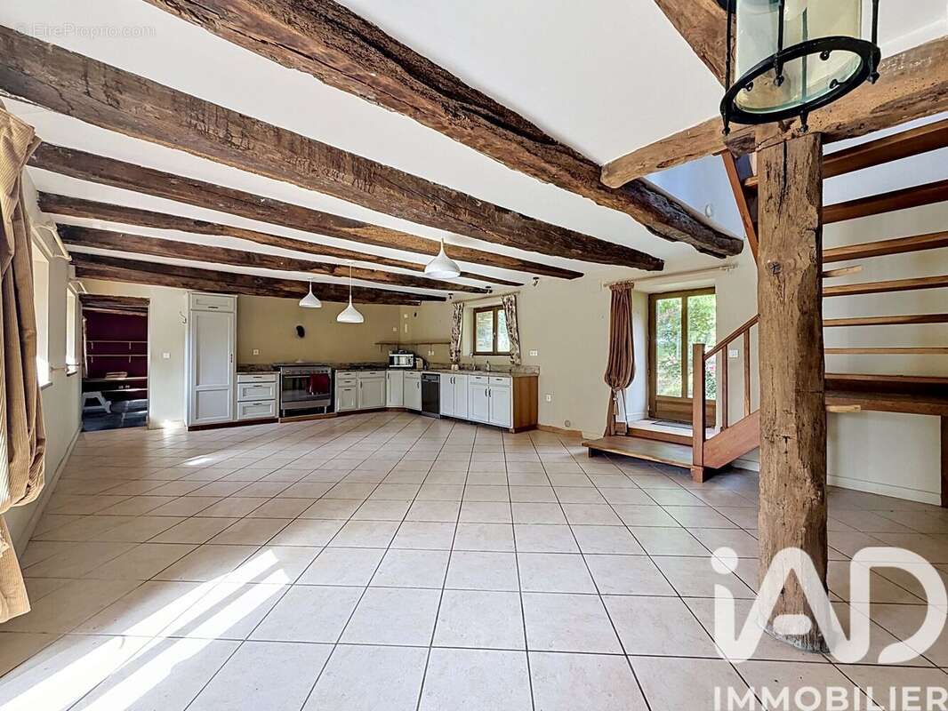 Maison 217 m² à Caurel  - photo 2
