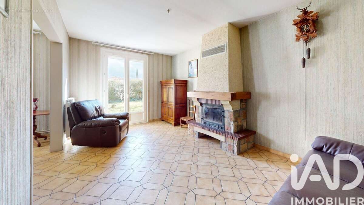 Photo 3 - Maison à PERIGNAT-LES-SARLIEVE