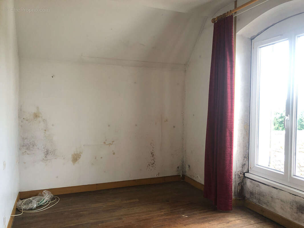 Maison en pierre avec fort potentiel - Terrain de 792 m² - photo 5