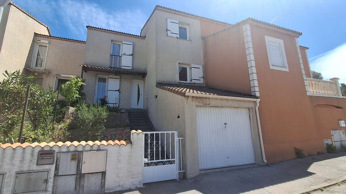 Maison type 4 mitoyenne avec jardin ,garage et 1 place de parking privative - photo 11