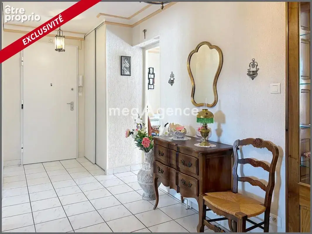 À vendre – Spacieux appartement T4 avec balcon plein sud et garage à Sainte-Colombe - photo 7