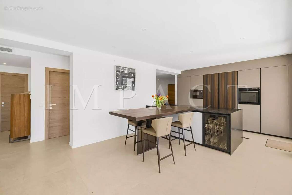 Maison à CHATEAUNEUF-GRASSE