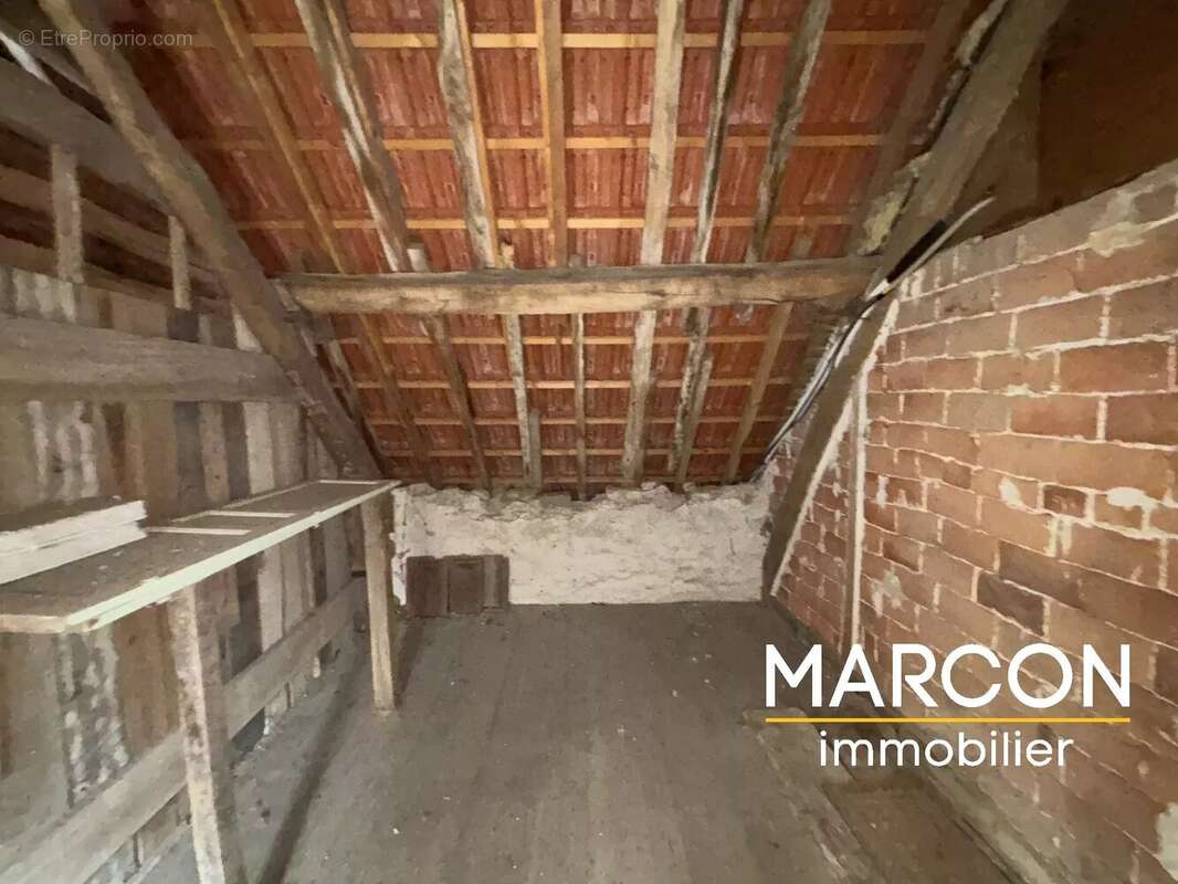 Maison à SAINT-MEDARD-LA-ROCHETTE