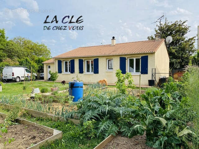 Maison à COULON