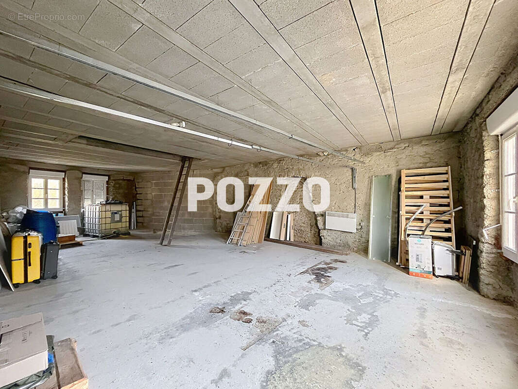 Maison 6 pièces à Genêts : 3 logements communicants avec beau potentiel locatif - photo 15