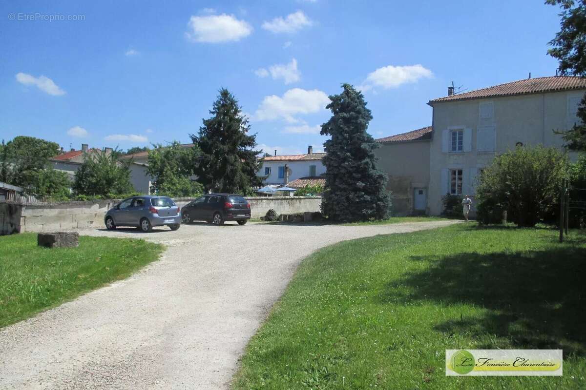 Terrain à ANGOULEME