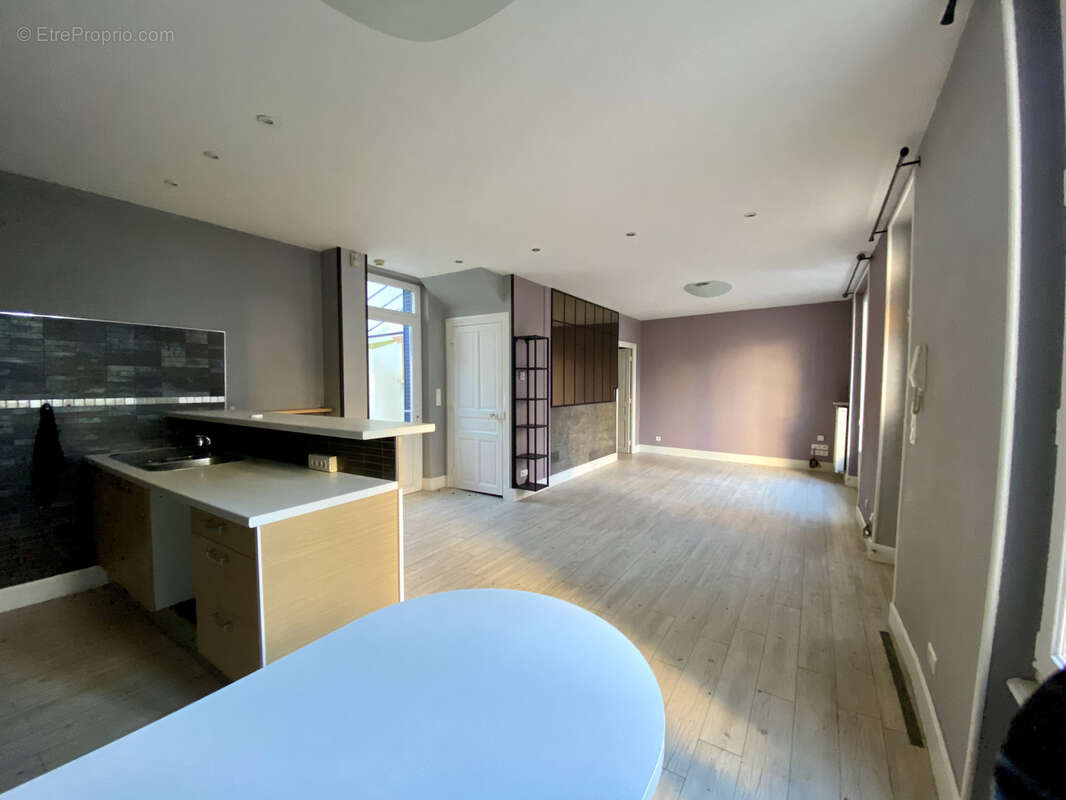 Maison à LES MARTRES-DE-VEYRE