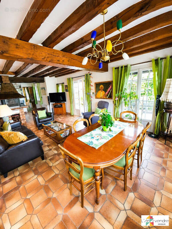 Maison à VARENNES-JARCY