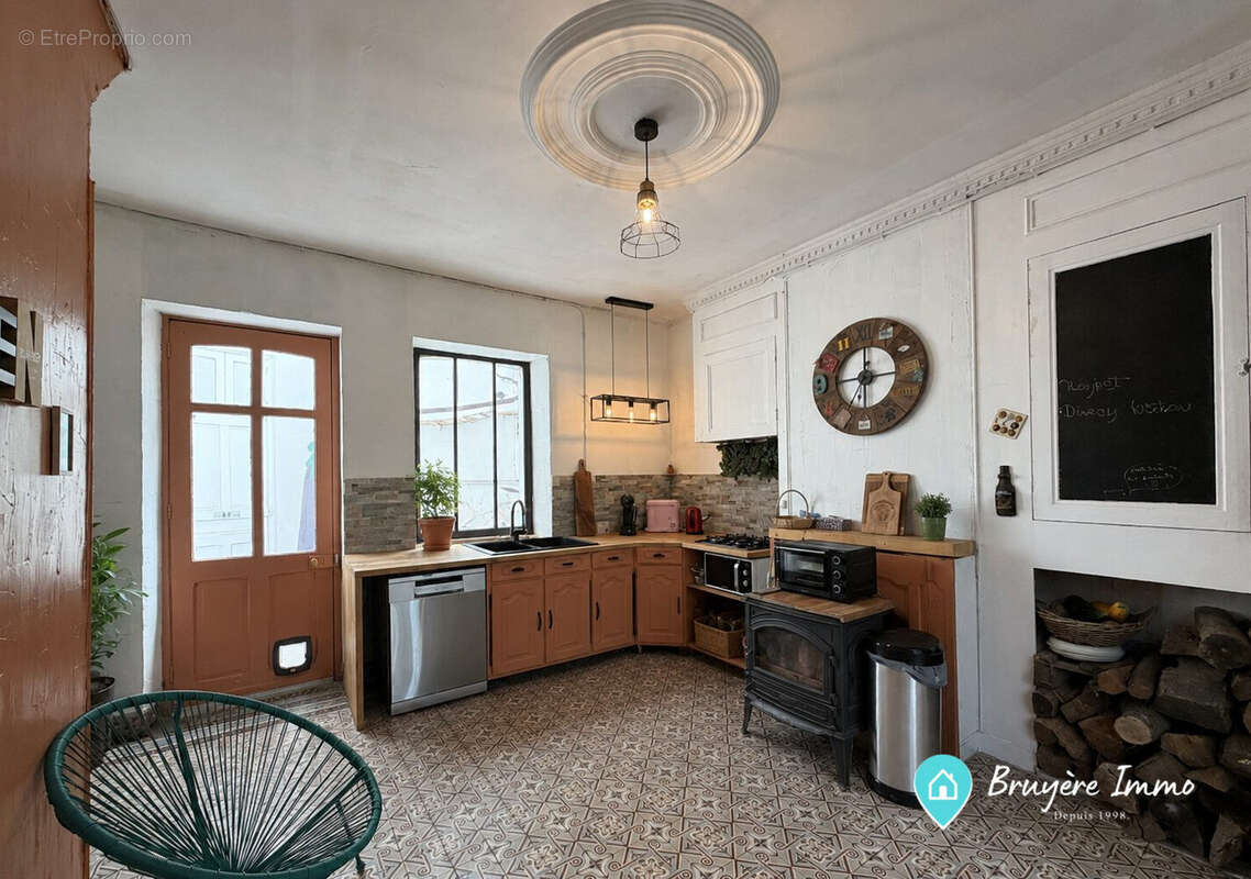 Maison 174 m² à La Capelle  - photo 6