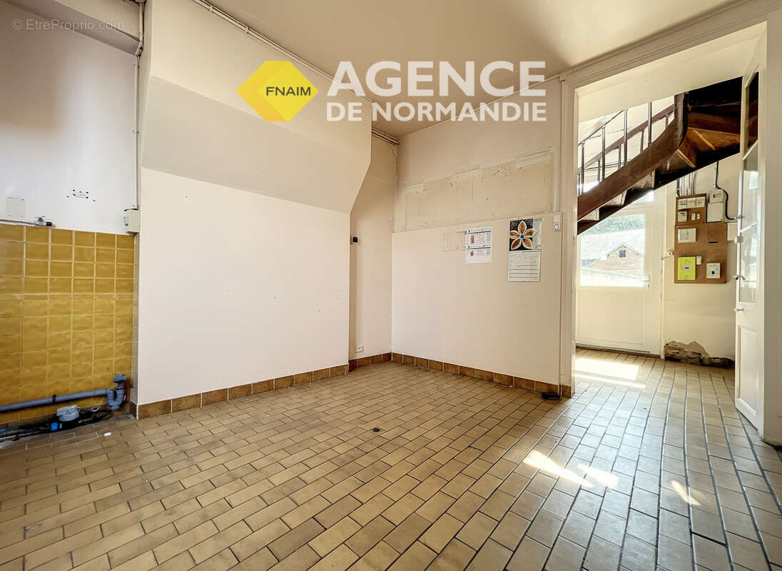 Maison à LA FERTE-FRENEL