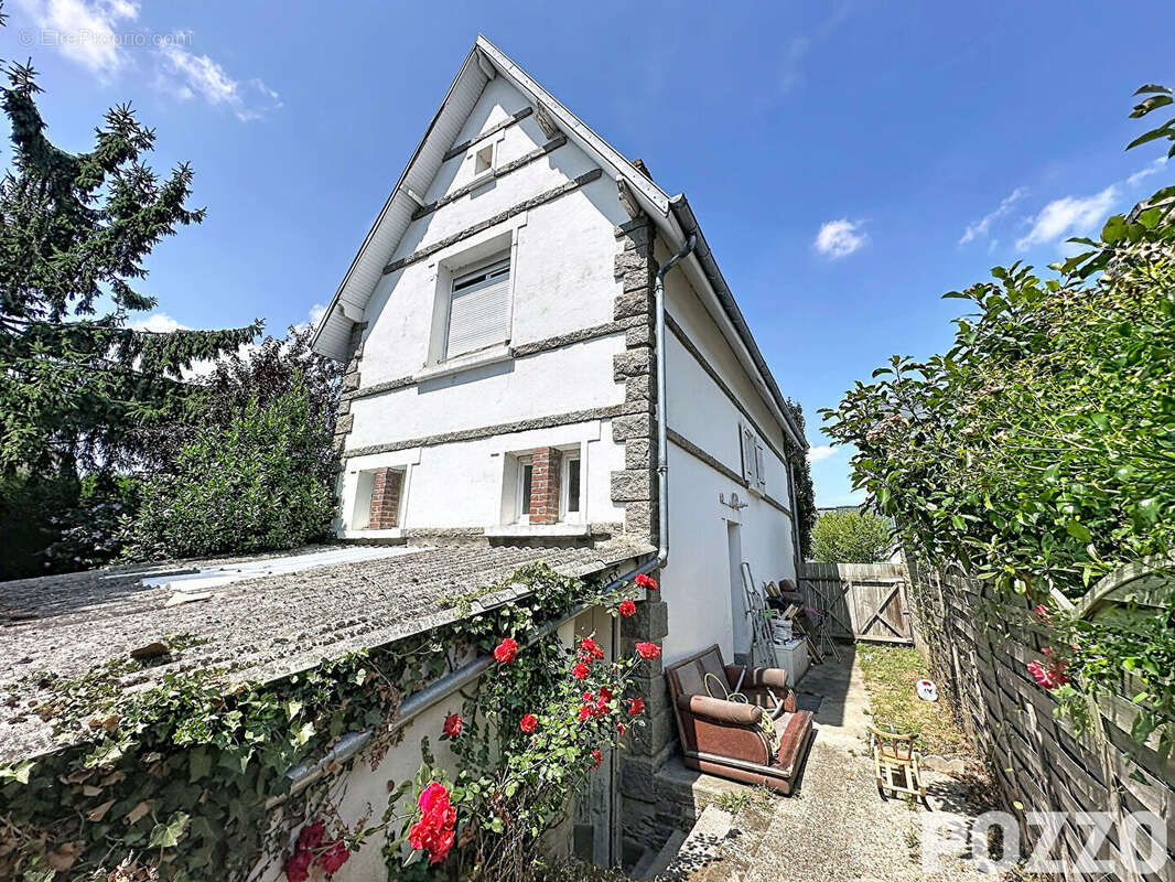A Vendre - AVRANCHES - Maison 6 pièce(s) 105 m² - 4 chambres - photo 2