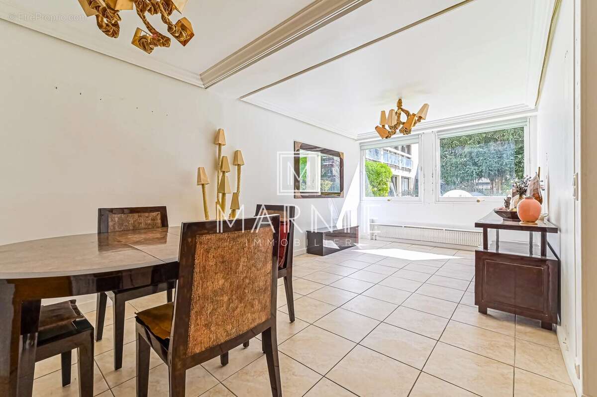 Appartement à PARIS-15E