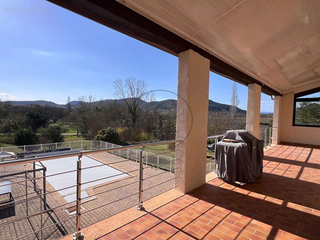 Maison à SAINT-SAUVEUR-DE-CRUZIERES