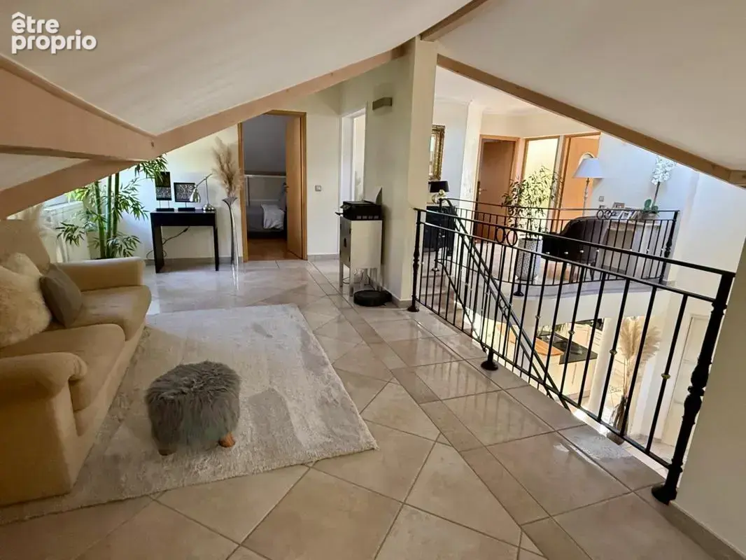 Maison 213 m² à Viuz-La-Chiesaz  - photo 10
