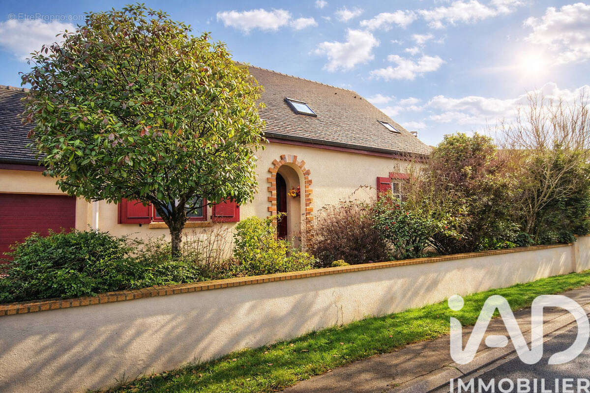 Photo 1 - Maison à LONGPERRIER