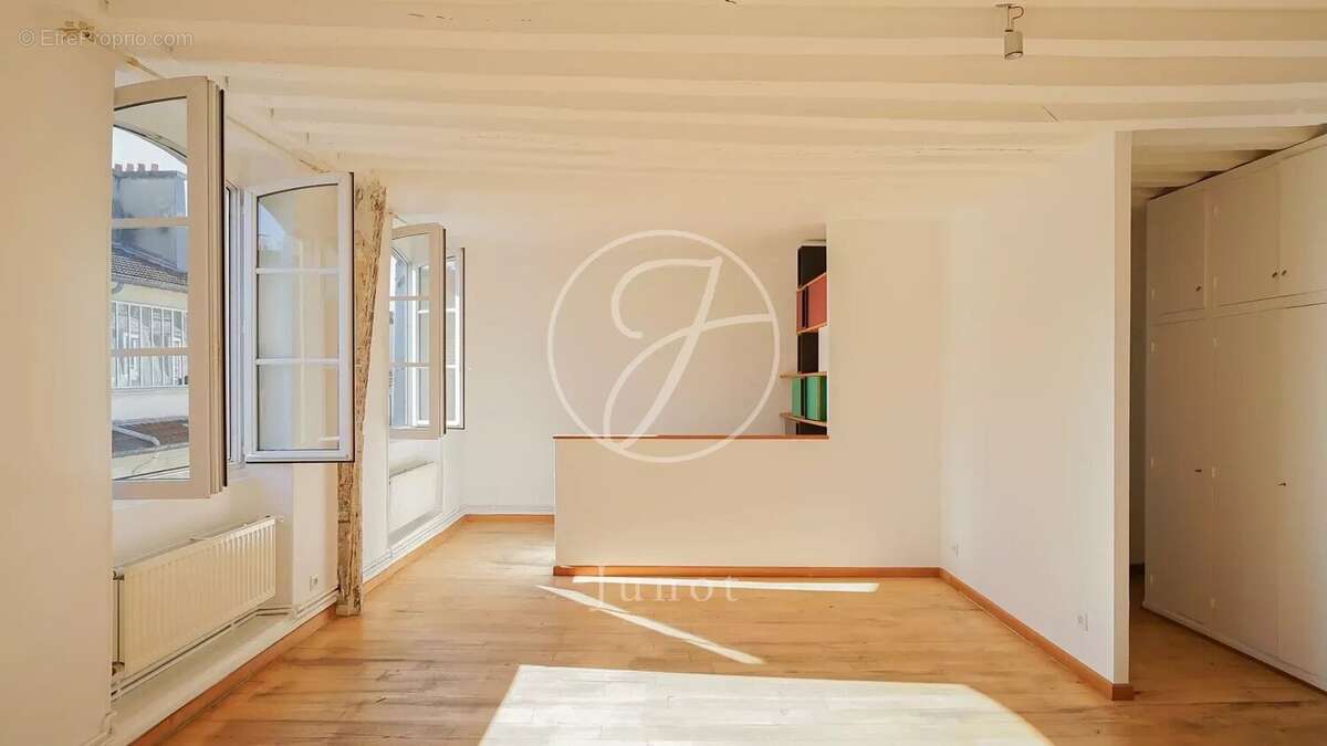 Appartement à PARIS-3E