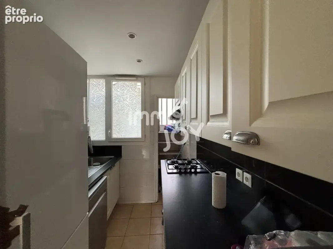 Venez découvrir cet appartement T5 situé à seulement 1km des plages et du port de Fréjus. - photo 4