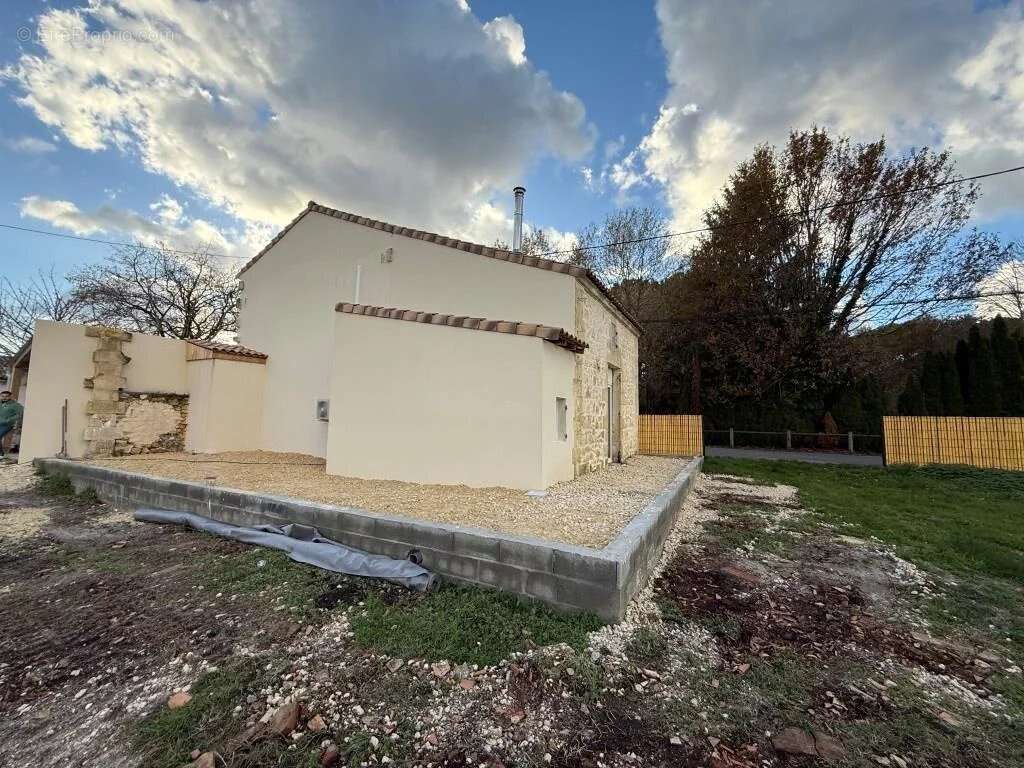 Maison à SAINT-YZAN-DE-SOUDIAC