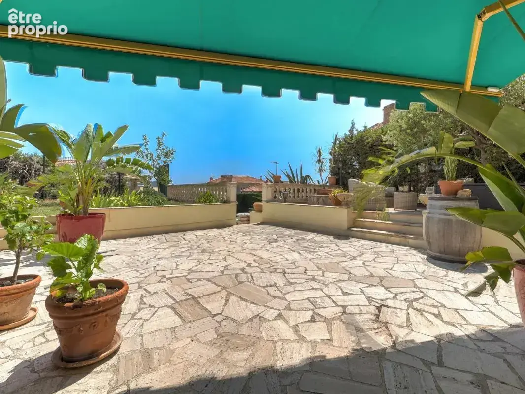 VILLEFRANCHE-SUR-MER  Appartement-villa de 107 m² avec plus de 300 m² de jardin - photo 3