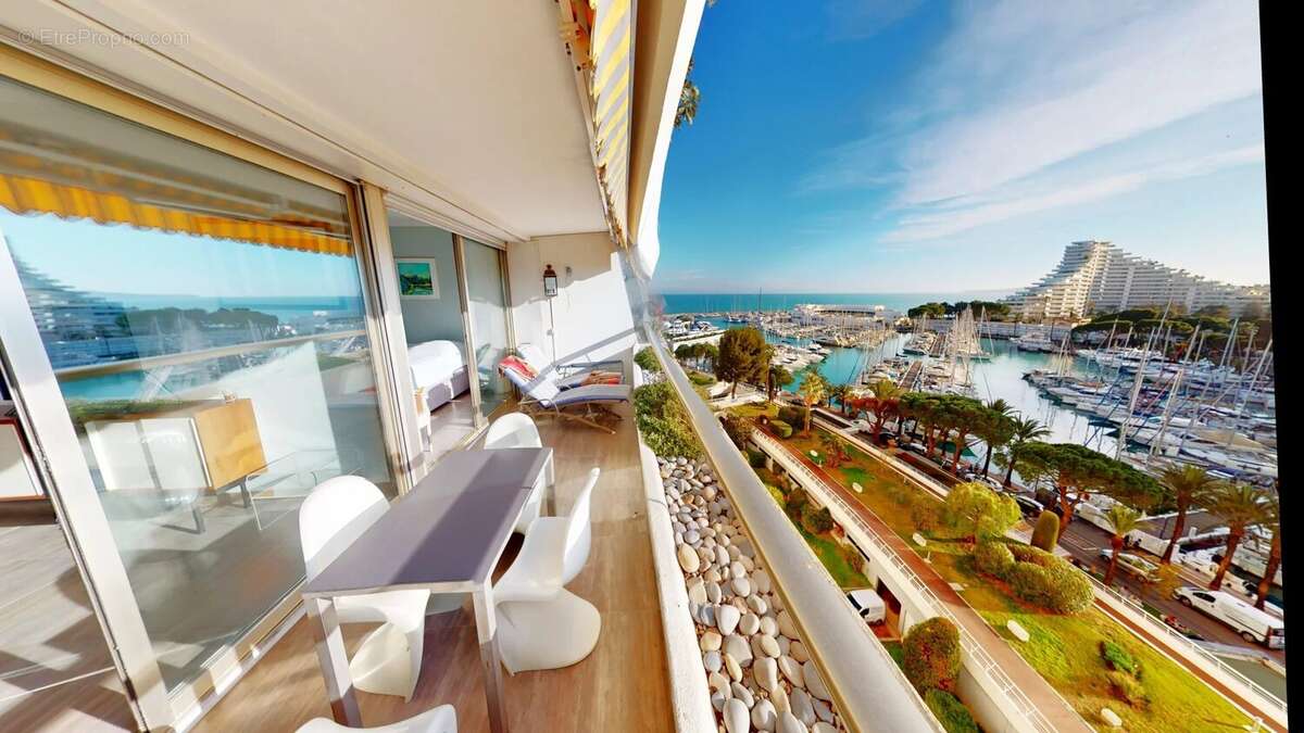 Appartement à VILLENEUVE-LOUBET