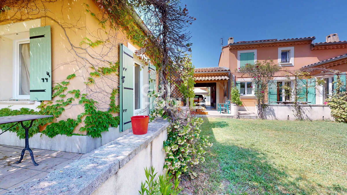 Maison à L'ISLE-SUR-LA-SORGUE