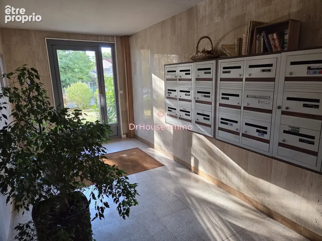 Appartement 4 pièces 73 m² à vendre à Saint-Andre-Les-Vergers (10120) - photo 2