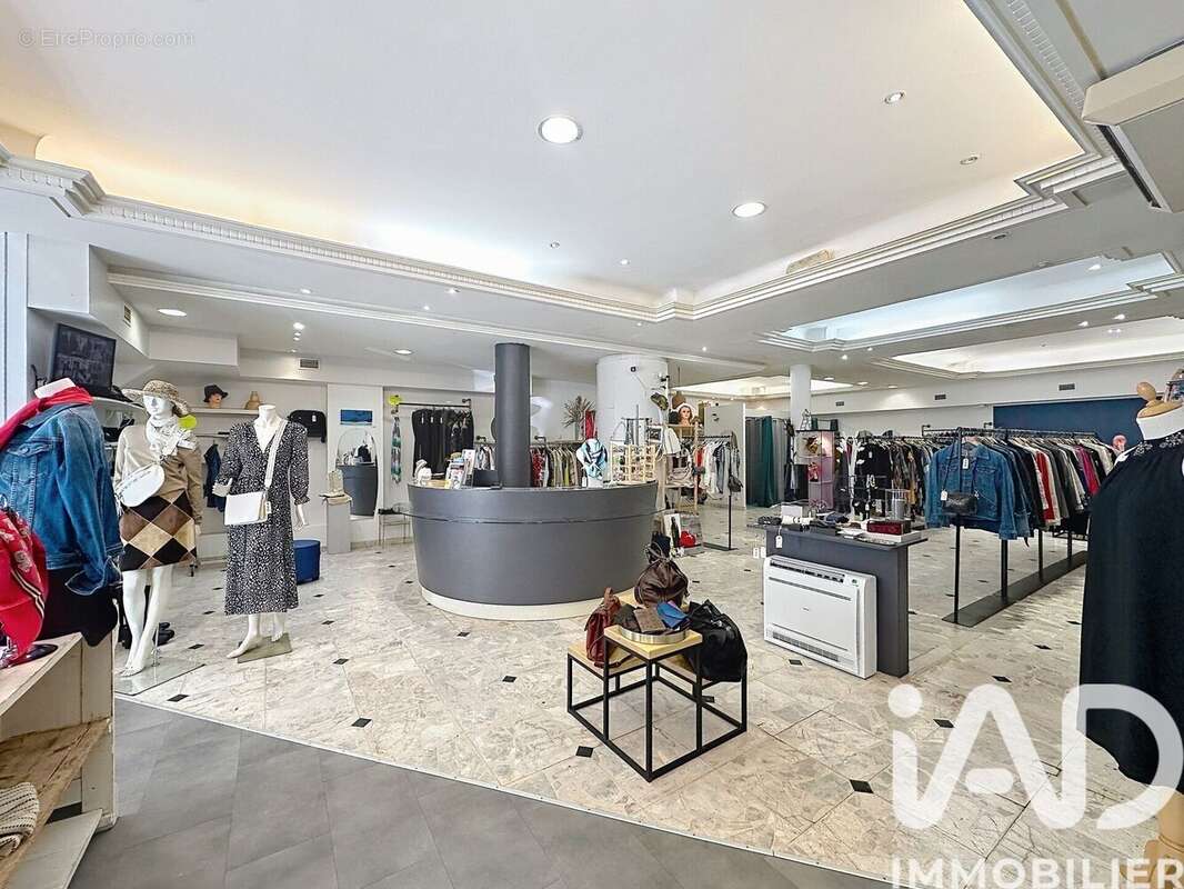 Photo 2 - Commerce à ROCHEFORT