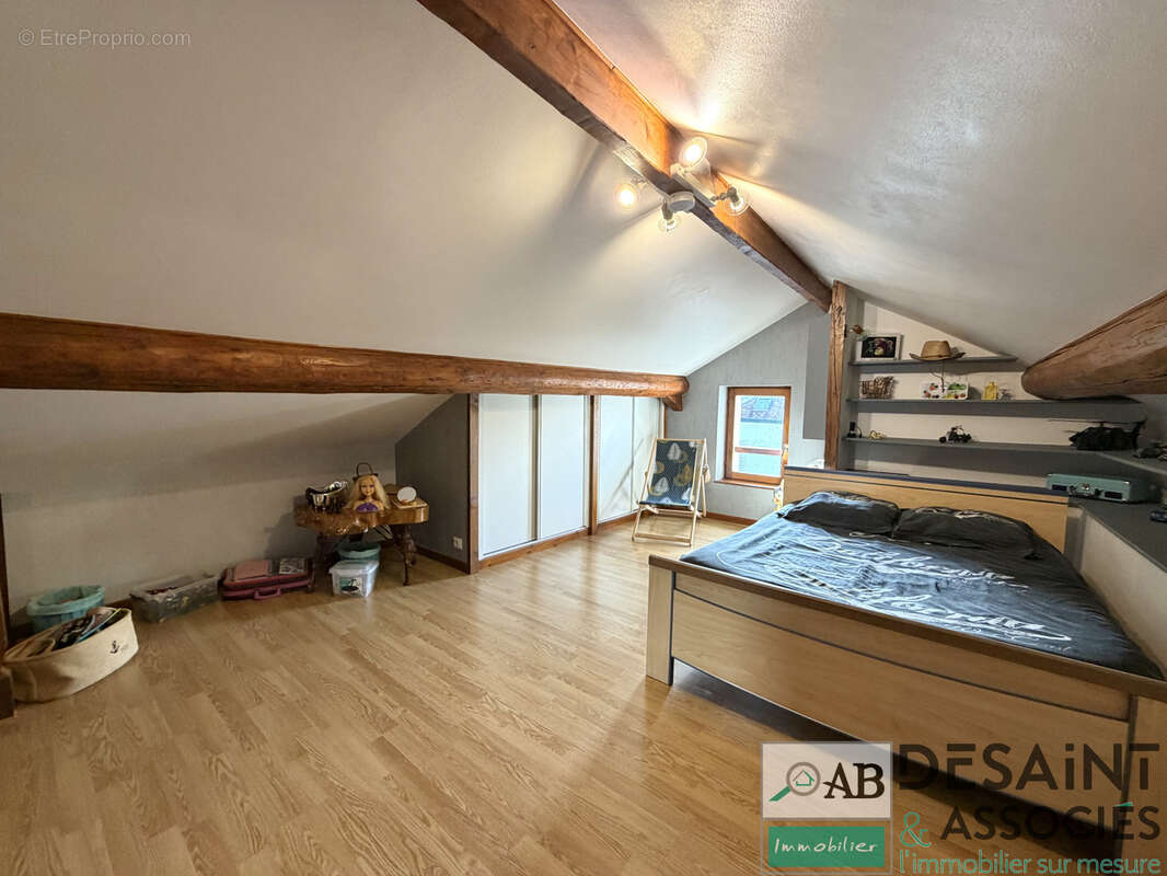 Maison à CONDE-SAINTE-LIBIAIRE